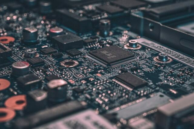 AI in Everyday Life: 7 Useful Things It Can Do — and What It Still Gets Wrong